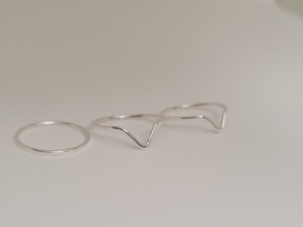 Chevron stacking rings